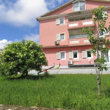 Green Garden Apartments Ровінь Екстер'єр фото