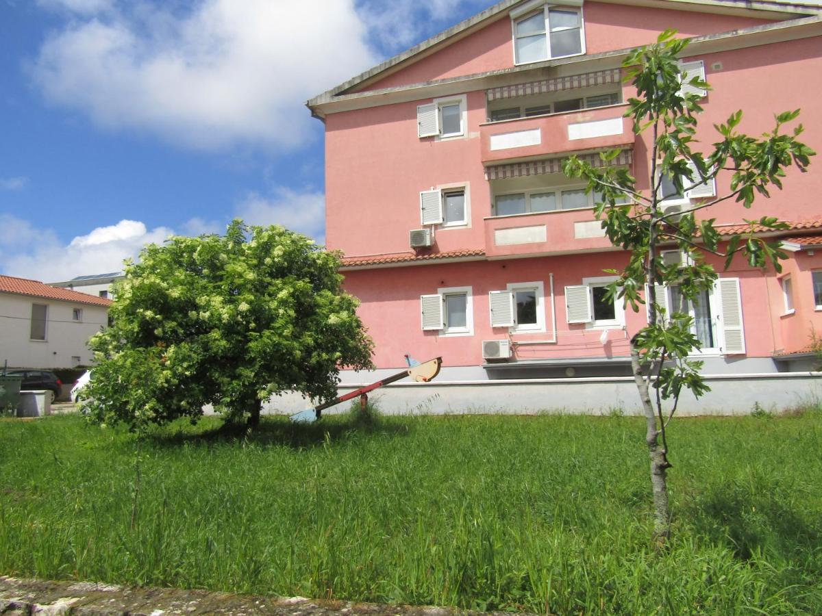 Green Garden Apartments Ровінь Екстер'єр фото