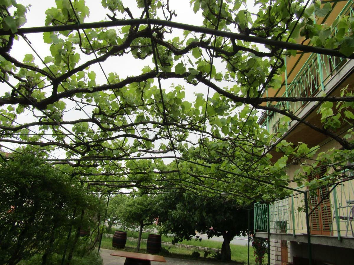 Green Garden Apartments Ровінь Екстер'єр фото
